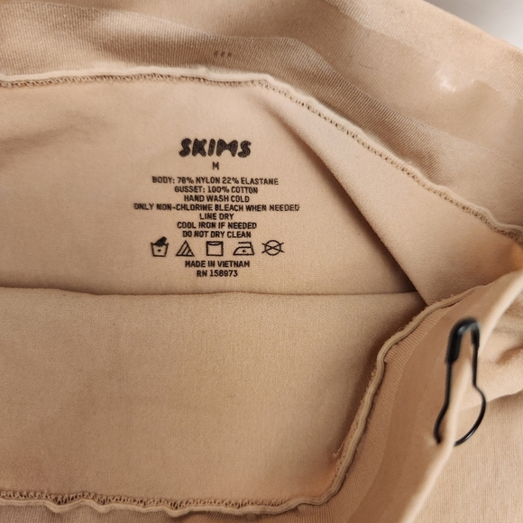 Skims CORE CONTROL HIGH-WAISTED THONG - Picture 4 of 8